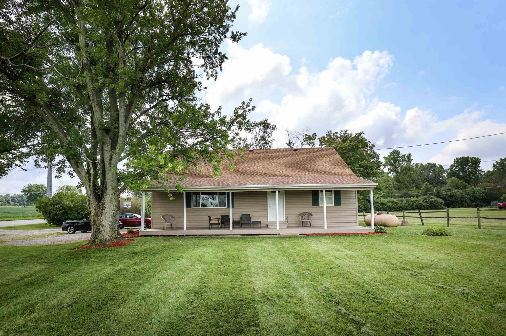 10420 Marion Center Road Fort Wayne, IN 46816 - Photo 1 of 34