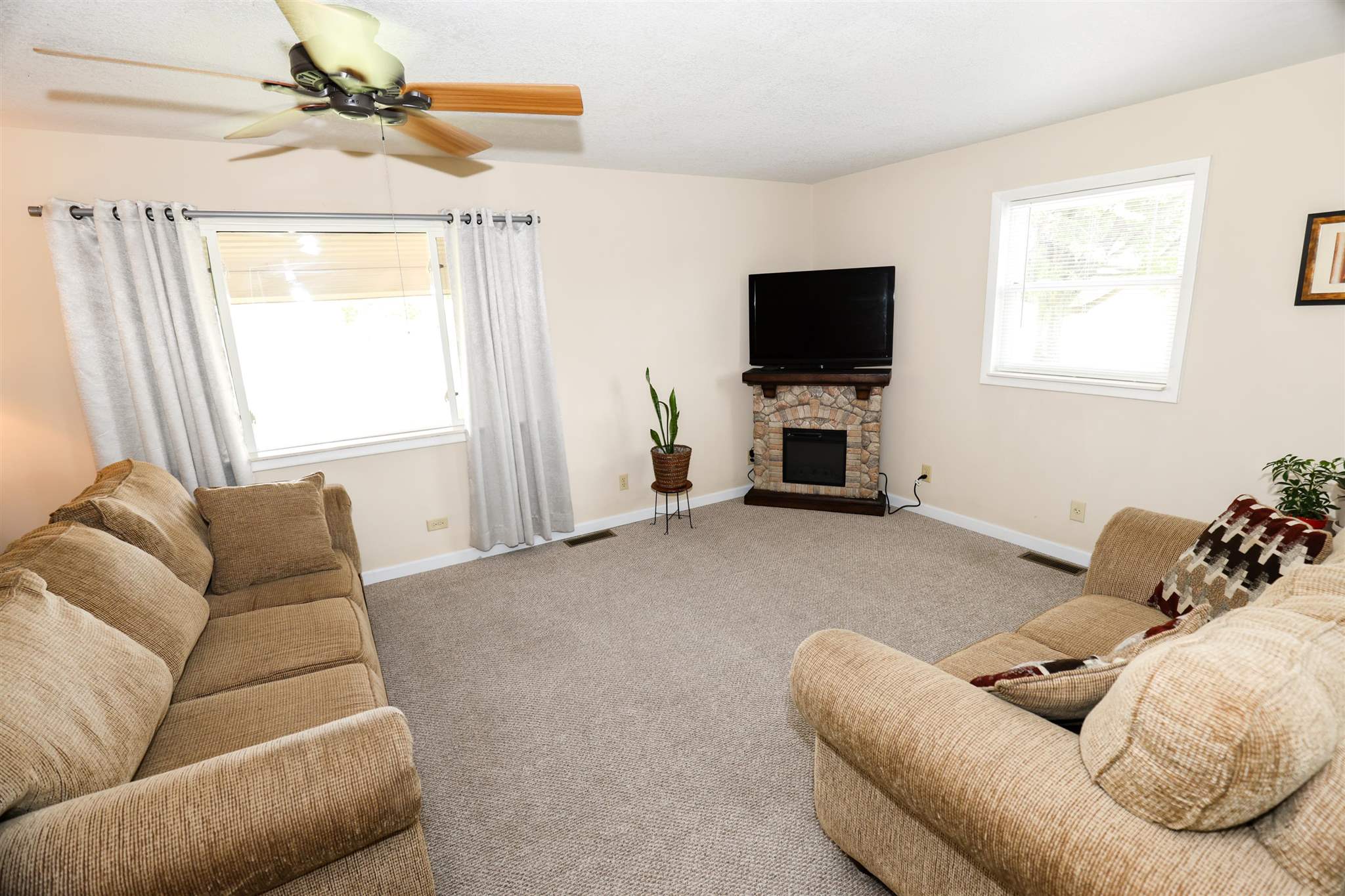 10420 Marion Center Road Fort Wayne, IN 46816 - Photo 11 of 34