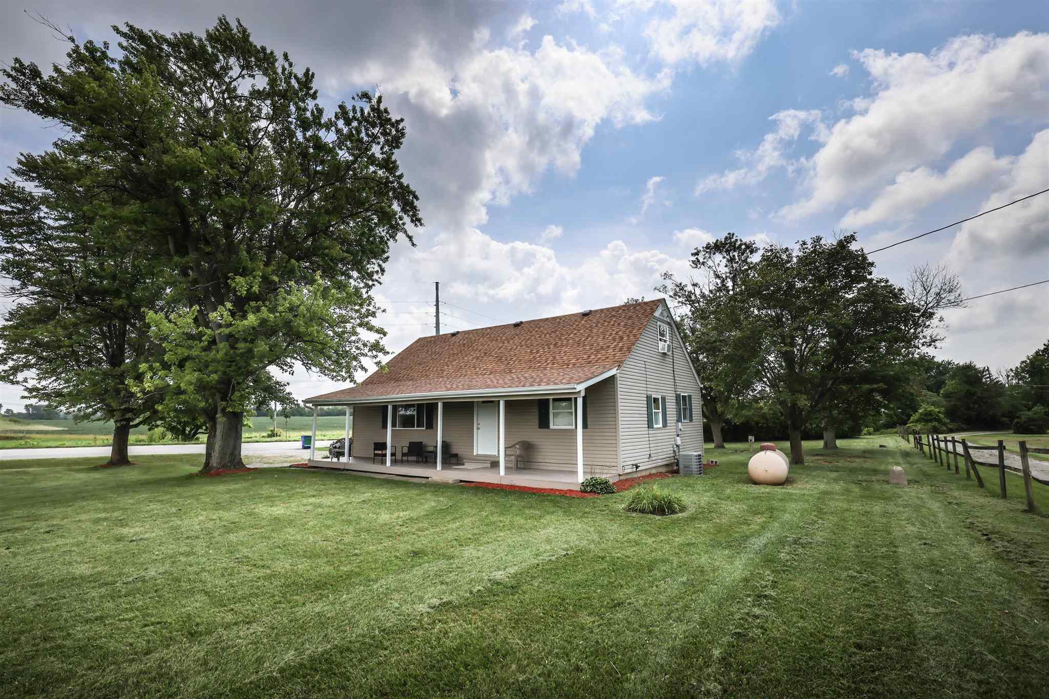 10420 Marion Center Road Fort Wayne, IN 46816 - Photo 3 of 34