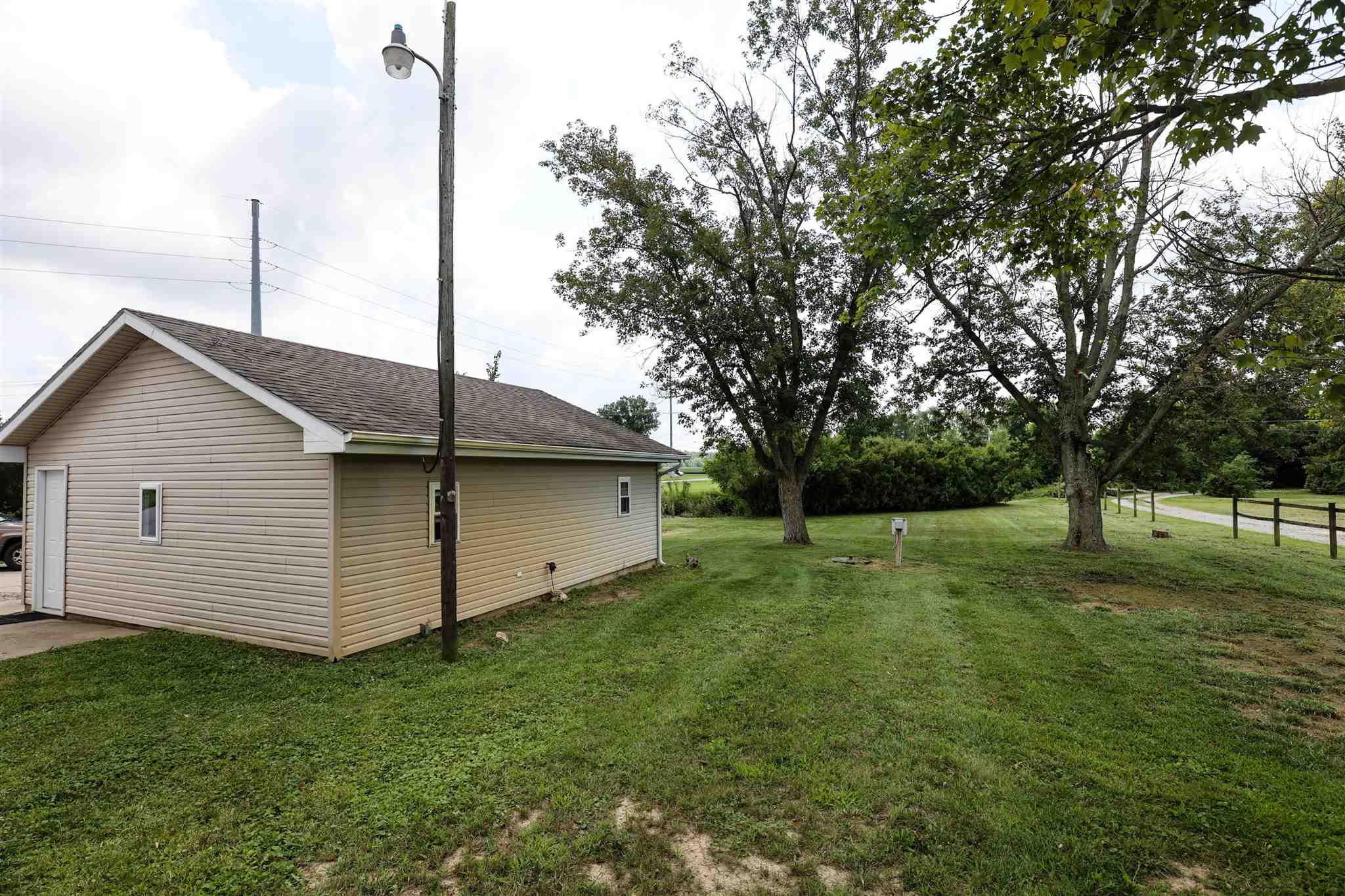 10420 Marion Center Road Fort Wayne, IN 46816 - Photo 4 of 34