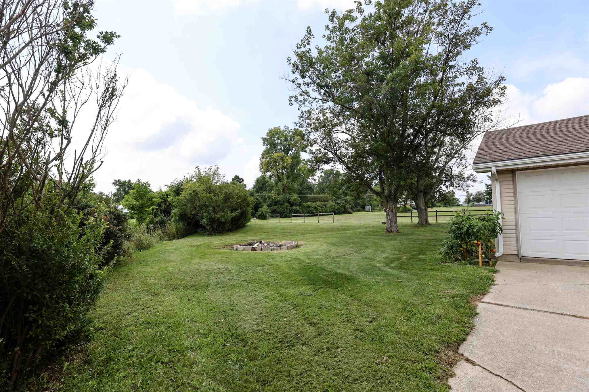 10420 Marion Center Road Fort Wayne, IN 46816 - Photo 5 of 34