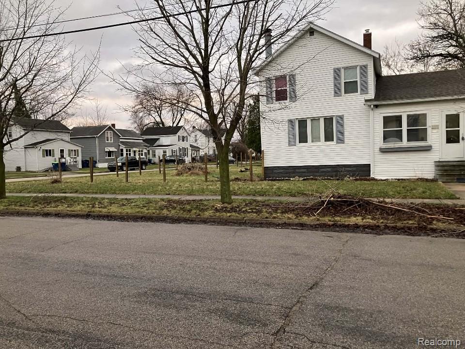 208 34th Street Bay City, MI 48708 - Photo 2 of 3