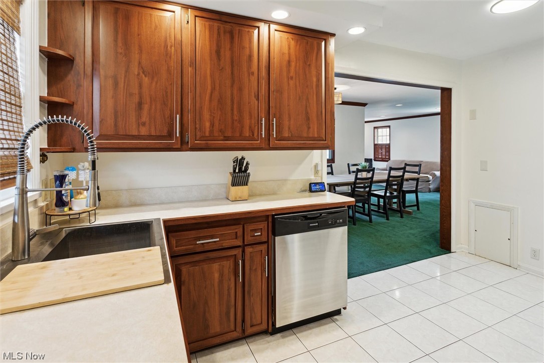 1166 Sunset Road Cleveland, OH 44124 - Photo 10 of 25
