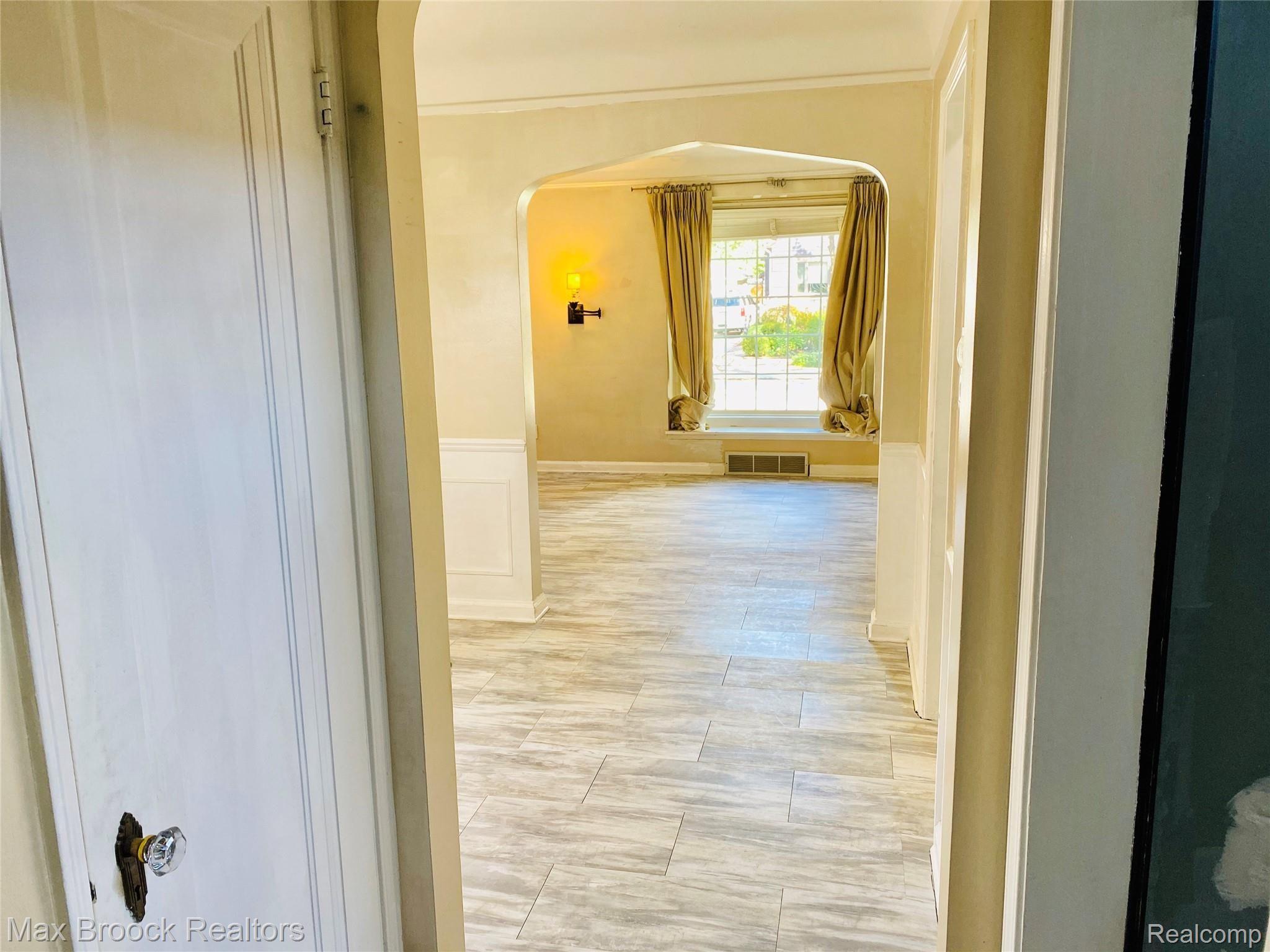 1272 Villa Road Birmingham, MI 48009 - Photo 8 of 26 Bedroom Hallway to Living Room