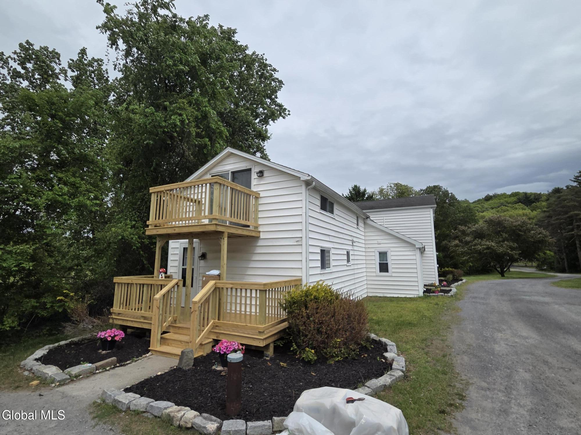 116 Clamsteam Road Halfmoon, NY 12065 - Photo 4 of 48 20260520_142615