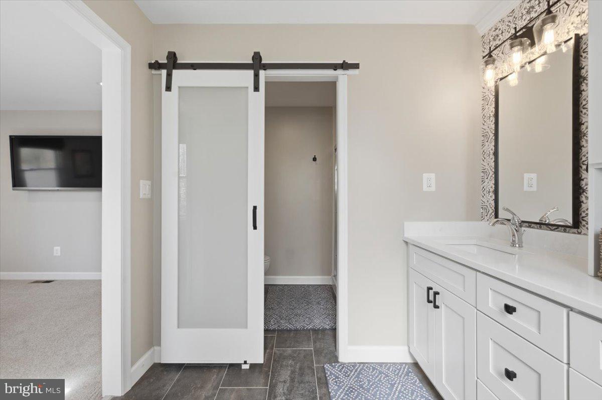 7300 Reservation Drive Springfield, VA 22153 - Photo 28 of 44 Primary en-suite bathroom with divider to toilet