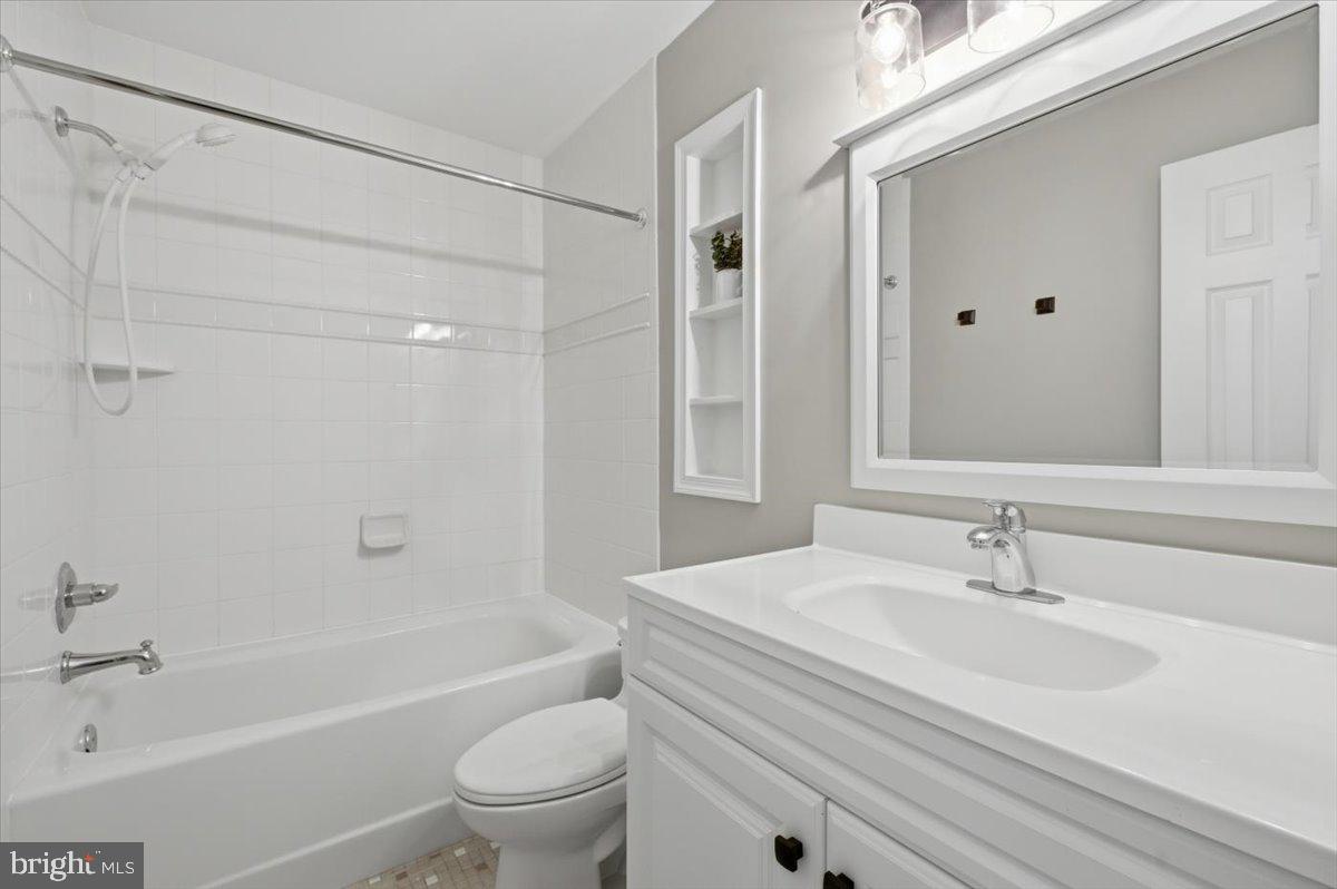 7300 Reservation Drive Springfield, VA 22153 - Photo 30 of 44 Second bathroom