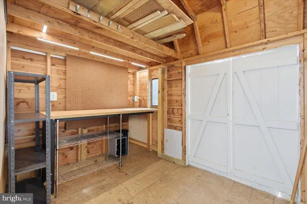 a view of entryway with a garage