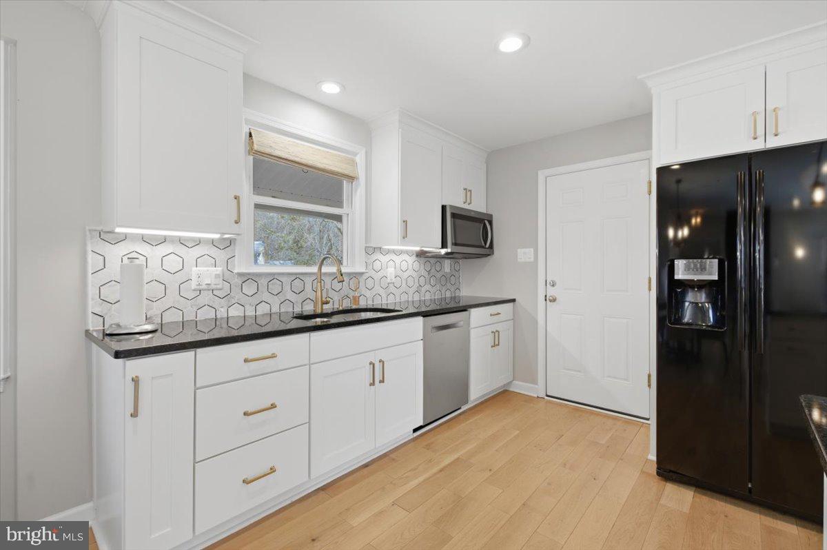 7300 Reservation Drive Springfield, VA 22153 - Photo 10 of 44 Custom designed wet bar
