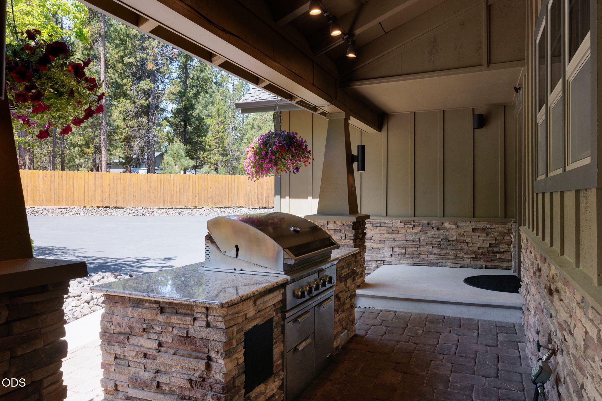 16969 Spring River Road Bend, OR 97707 - Photo 16 of 53