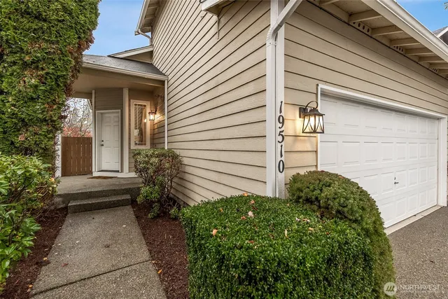 a view of a back yard of the house