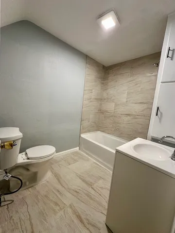 $1,050 | 914 Garfield Avenue, Unit 2, Belvidere, IL 61008