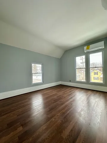 $1,050 | 914 Garfield Avenue, Unit 2, Belvidere, IL 61008