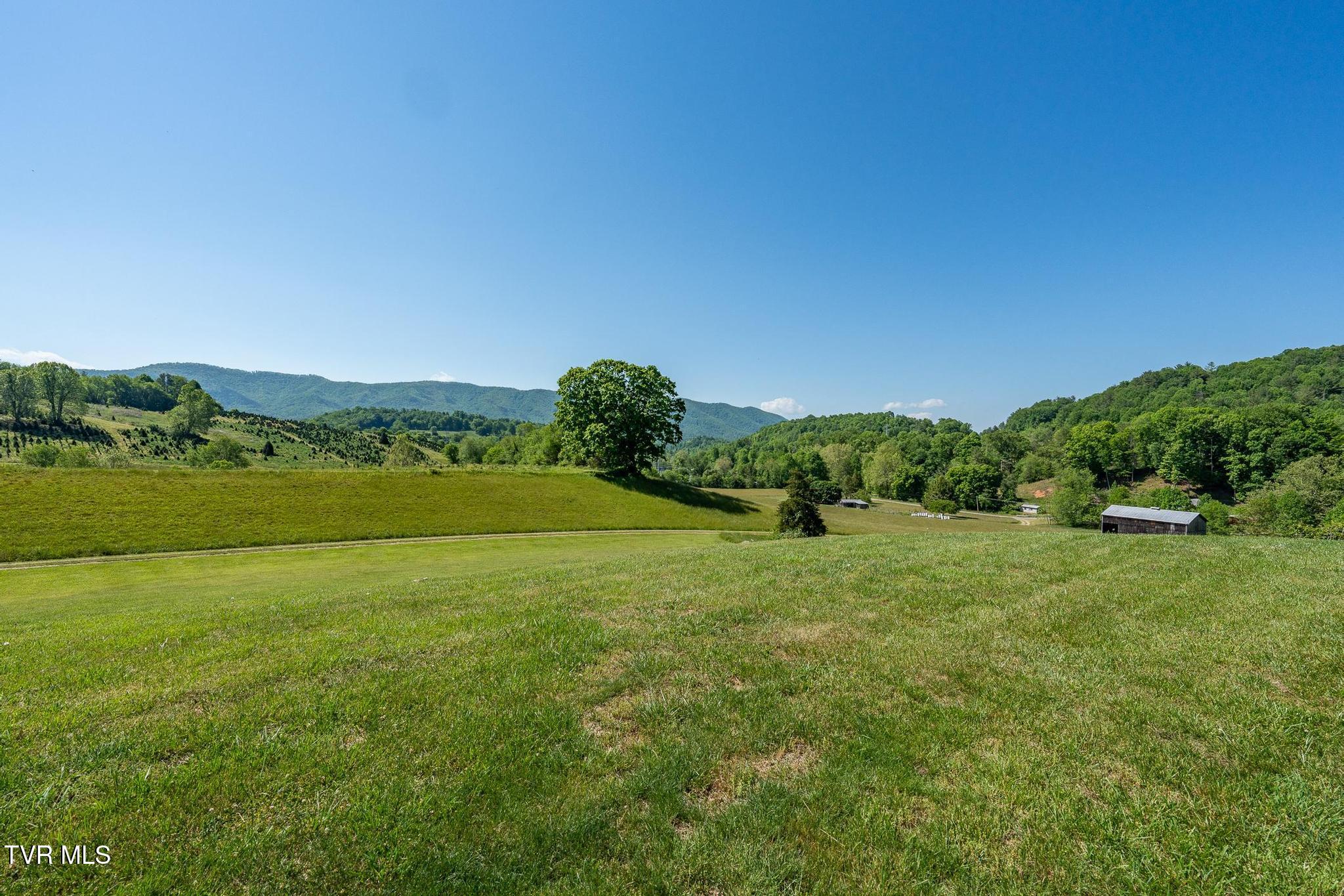 336 Mack Branch Road Mountain City, TN 37683 - Photo 21 of 94 336 Mack Branch Road (47 of 109)