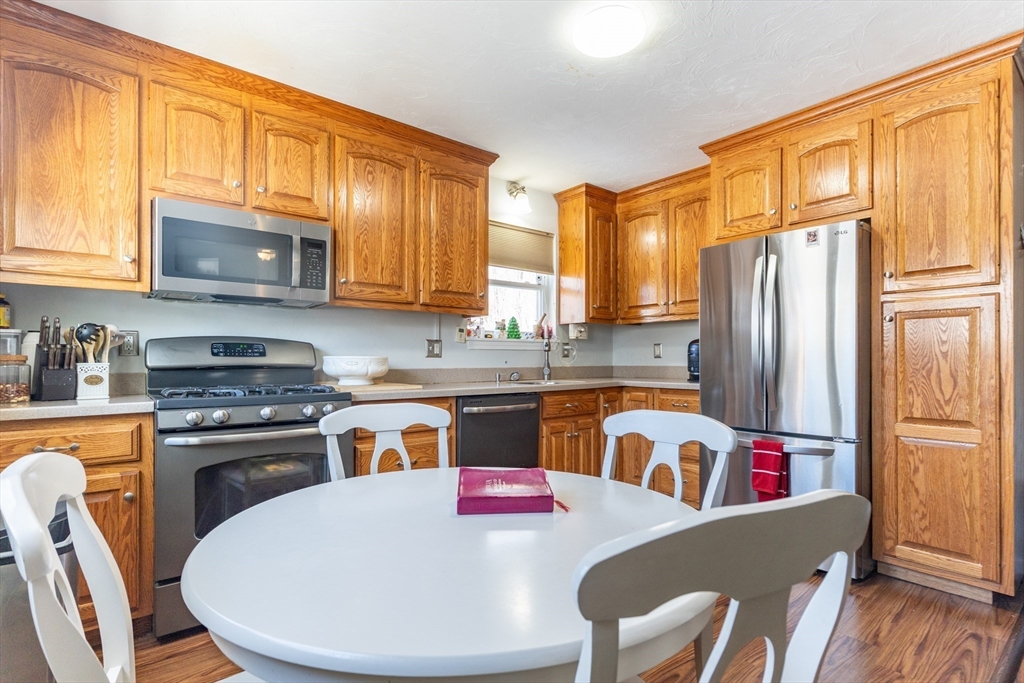 14 Pleasant Street, Unit B Franklin, MA 02038 - Photo 11 of 31