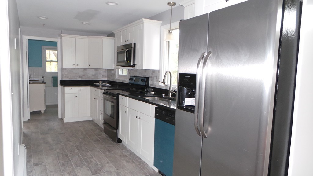 21 Hillsview Street Canton, MA 02021 - Photo 3 of 30 Gallery Image 3