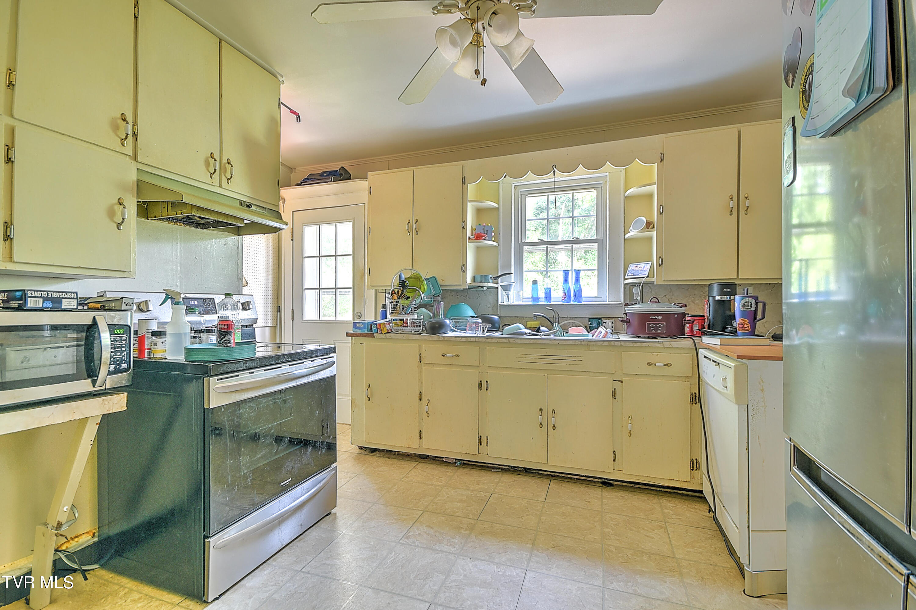 11 Birch Street Bristol, TN 37620 - Photo 7 of 17 11 Birch KW-9