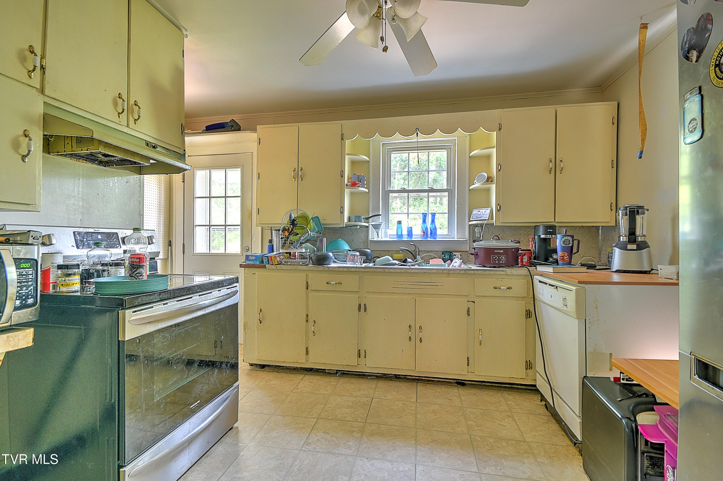 11 Birch Street Bristol, TN 37620 - Photo 8 of 17 11 Birch KW-10