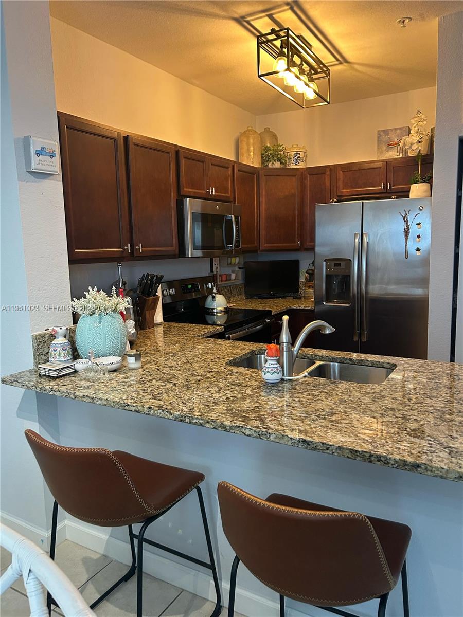 112 Southeast 28th Terrace, Unit 26 Homestead, FL 33033 - Photo 4 of 23 kitchen