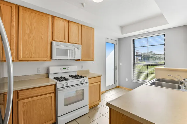 $239,900 | 2566 Ellis Avenue, Unit 303, St. Paul, MN 55114