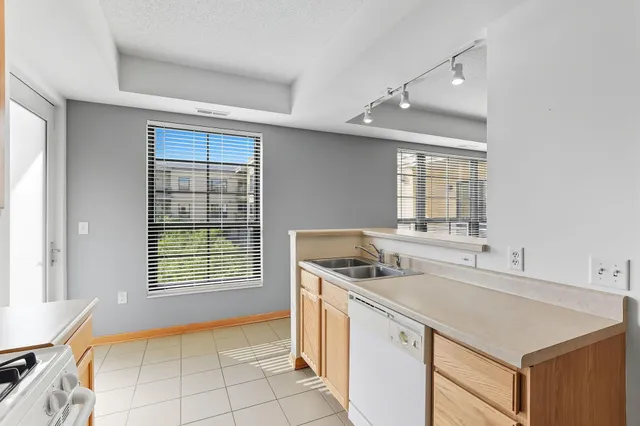 $239,900 | 2566 Ellis Avenue, Unit 303, St. Paul, MN 55114