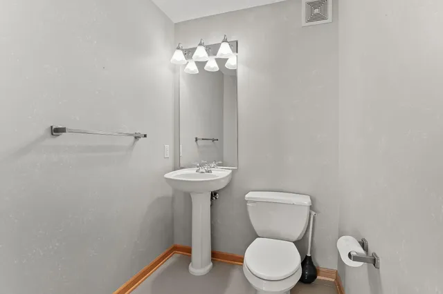 $239,900 | 2566 Ellis Avenue, Unit 303, St. Paul, MN 55114