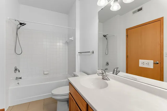 $239,900 | 2566 Ellis Avenue, Unit 303, St. Paul, MN 55114