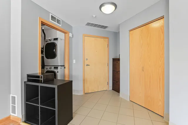 $239,900 | 2566 Ellis Avenue, Unit 303, St. Paul, MN 55114