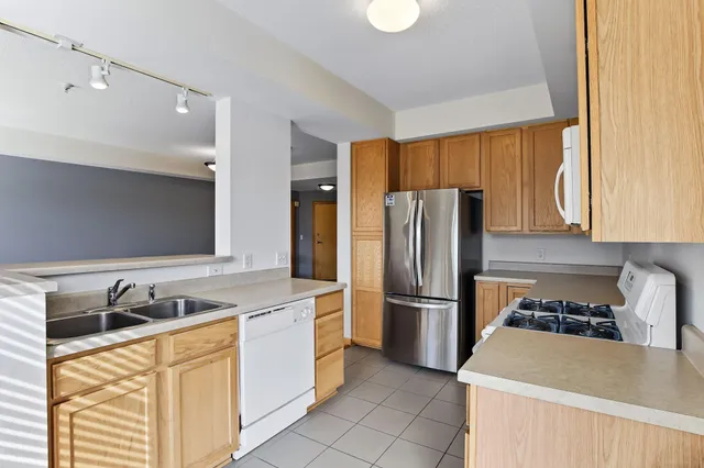 $239,900 | 2566 Ellis Avenue, Unit 303, St. Paul, MN 55114