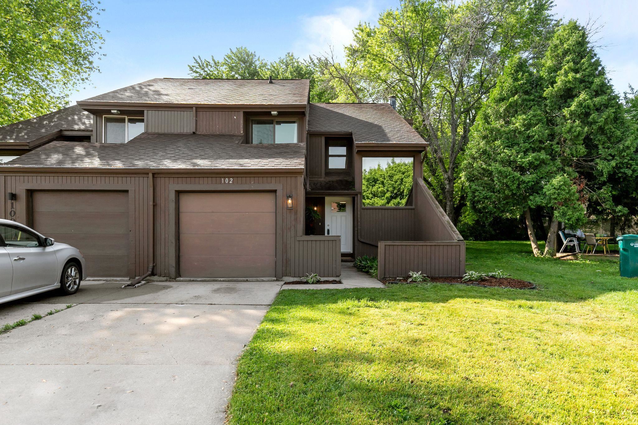 102 Crab Apple Court Appleton, WI 54914 - Photo 2 of 35