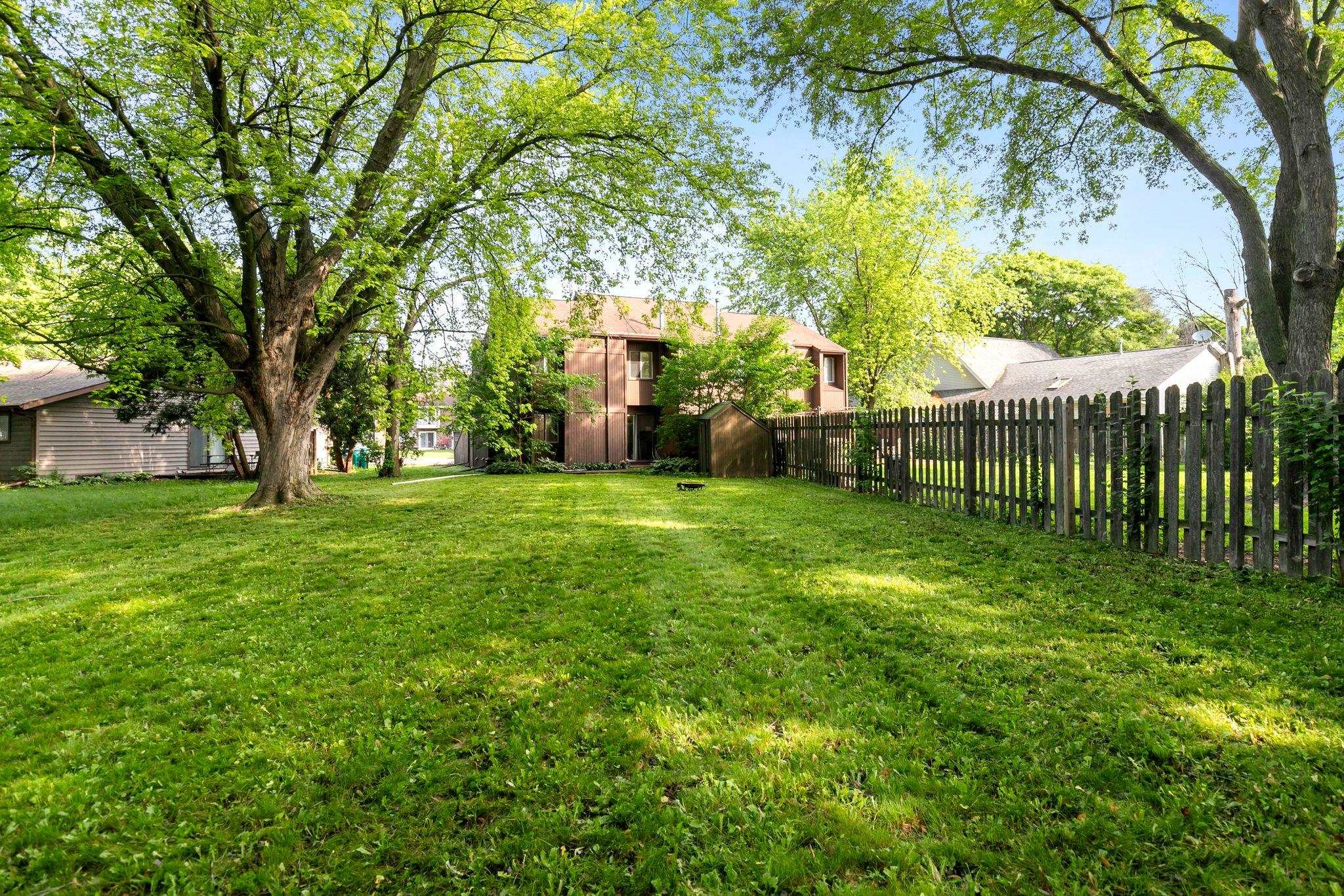 102 Crab Apple Court Appleton, WI 54914 - Photo 8 of 35