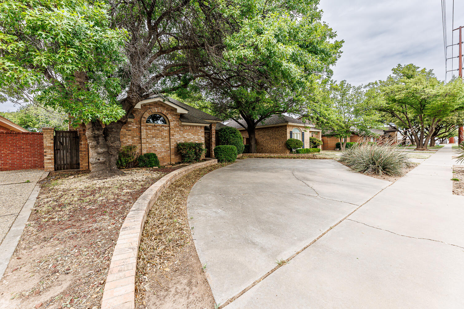 7610 Utica Avenue Lubbock, TX 79424 - Photo 49 of 49 a front view of a house with a yard