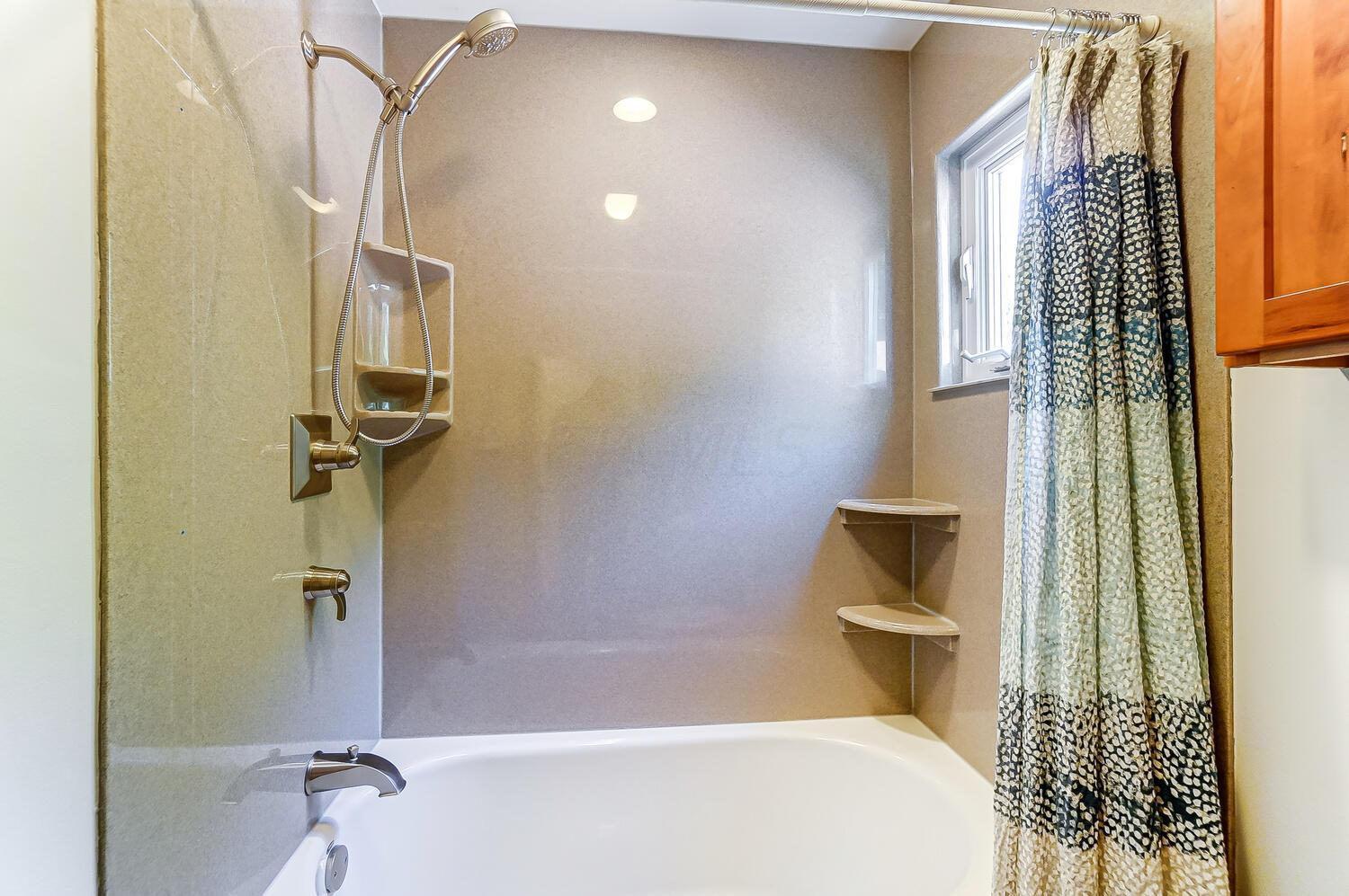 2811 Halstead Road Columbus, OH 43221 - Photo 43 of 64 50042820-045_web
