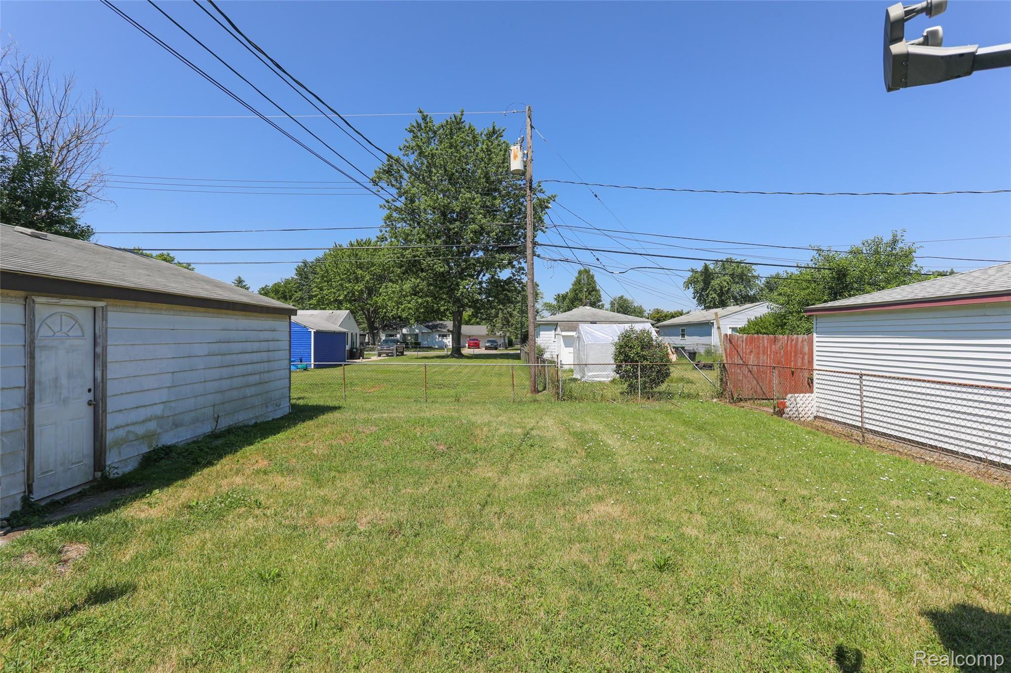 16052 Allen Road Taylor, MI 48180 - Photo 24 of 29 6C9A1903.jpg