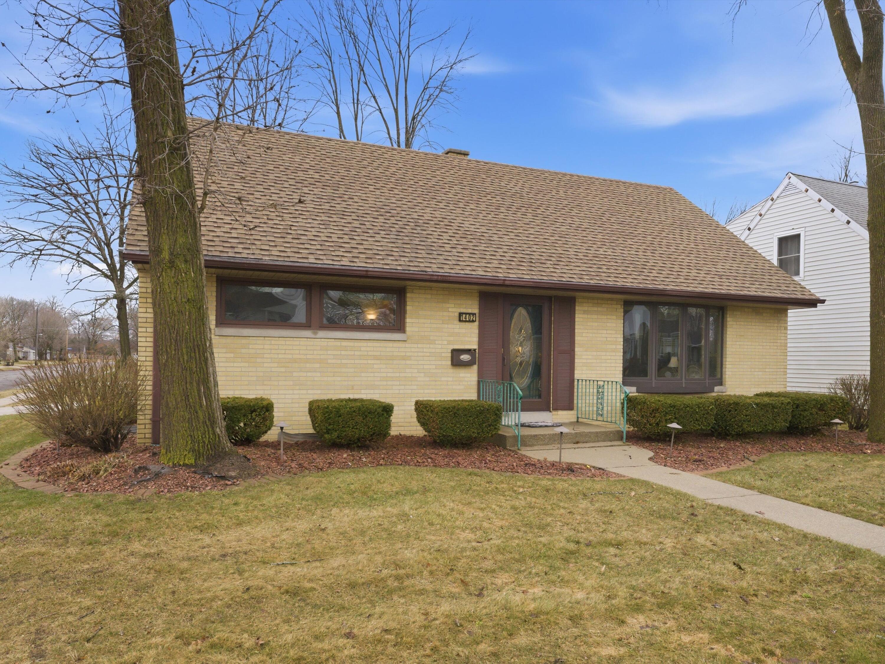 1402 North 21st Street Manitowoc, WI 54220 - Photo 1 of 1 01-001_2870138_09780