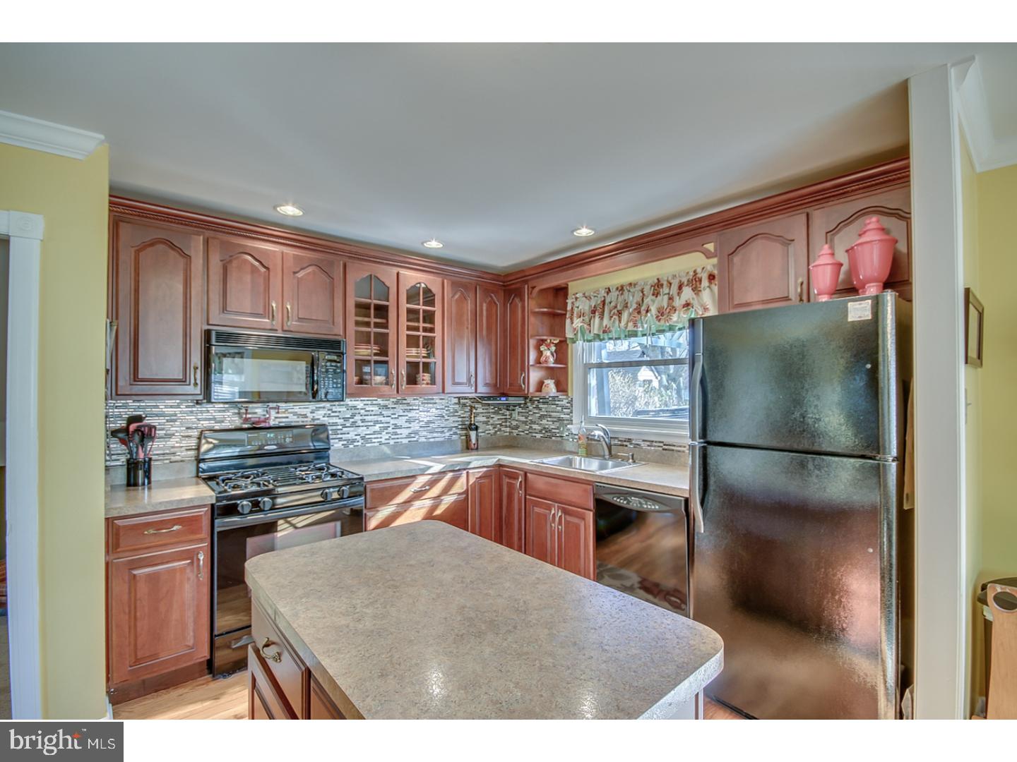 204 Surrey Road Chalfont, PA 18914 - Photo 11 of 25 Kitchen