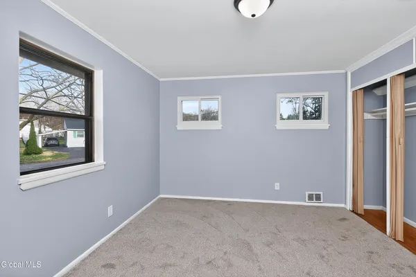 $379,900 | 2 Jeffrey Lane, Colonie, NY 12211