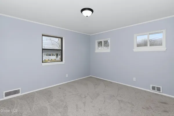 $379,900 | 2 Jeffrey Lane, Colonie, NY 12211