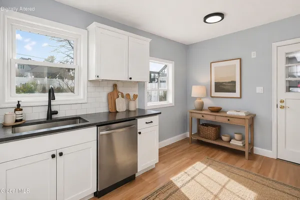 $379,900 | 2 Jeffrey Lane, Colonie, NY 12211