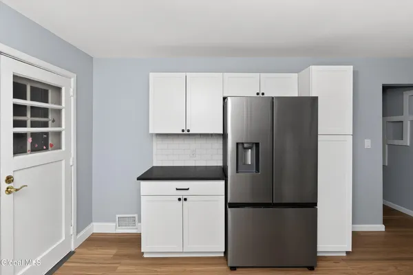 $379,900 | 2 Jeffrey Lane, Colonie, NY 12211