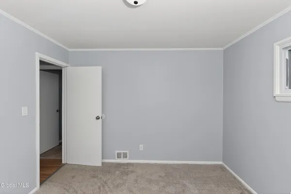 $379,900 | 2 Jeffrey Lane, Colonie, NY 12211