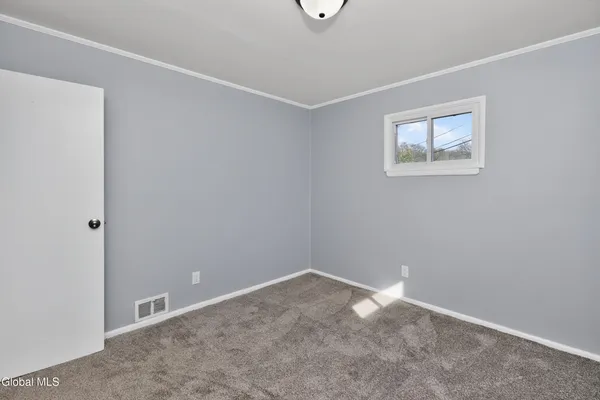 $379,900 | 2 Jeffrey Lane, Colonie, NY 12211