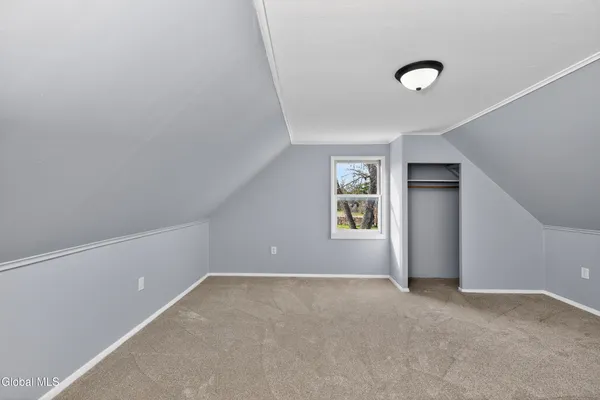 $379,900 | 2 Jeffrey Lane, Colonie, NY 12211