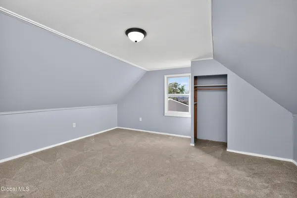 $379,900 | 2 Jeffrey Lane, Colonie, NY 12211