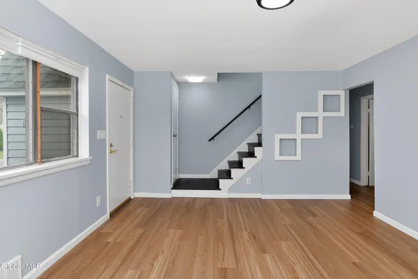 $379,900 | 2 Jeffrey Lane, Colonie, NY 12211