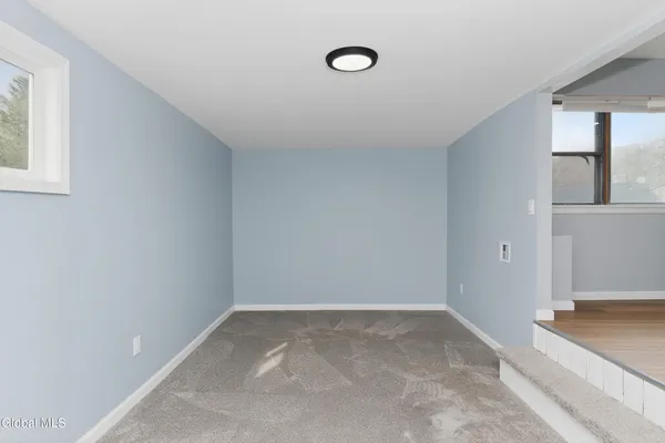 $379,900 | 2 Jeffrey Lane, Colonie, NY 12211