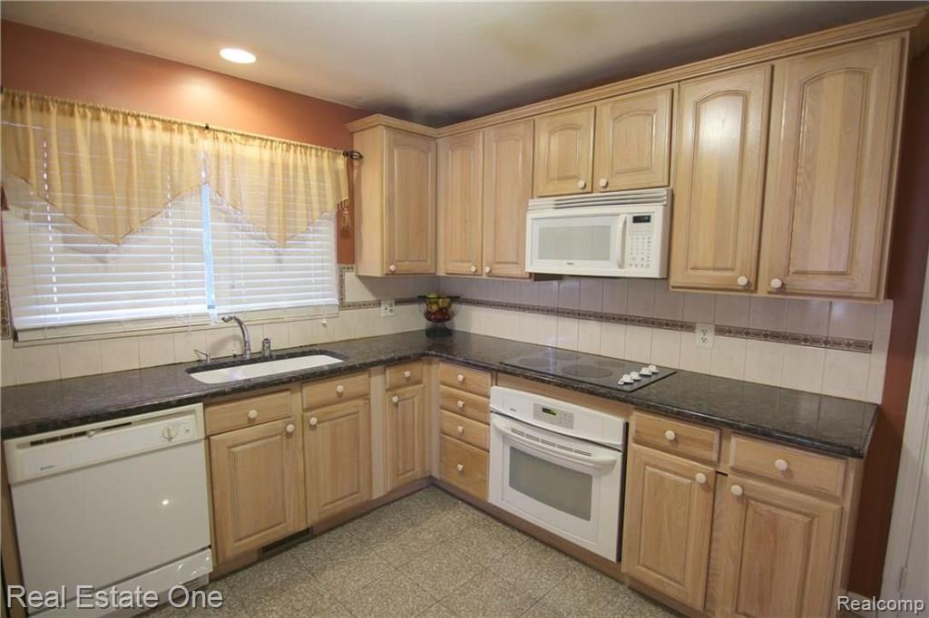 46500 Maidstone Road Canton, MI 48187 - Photo 10 of 29