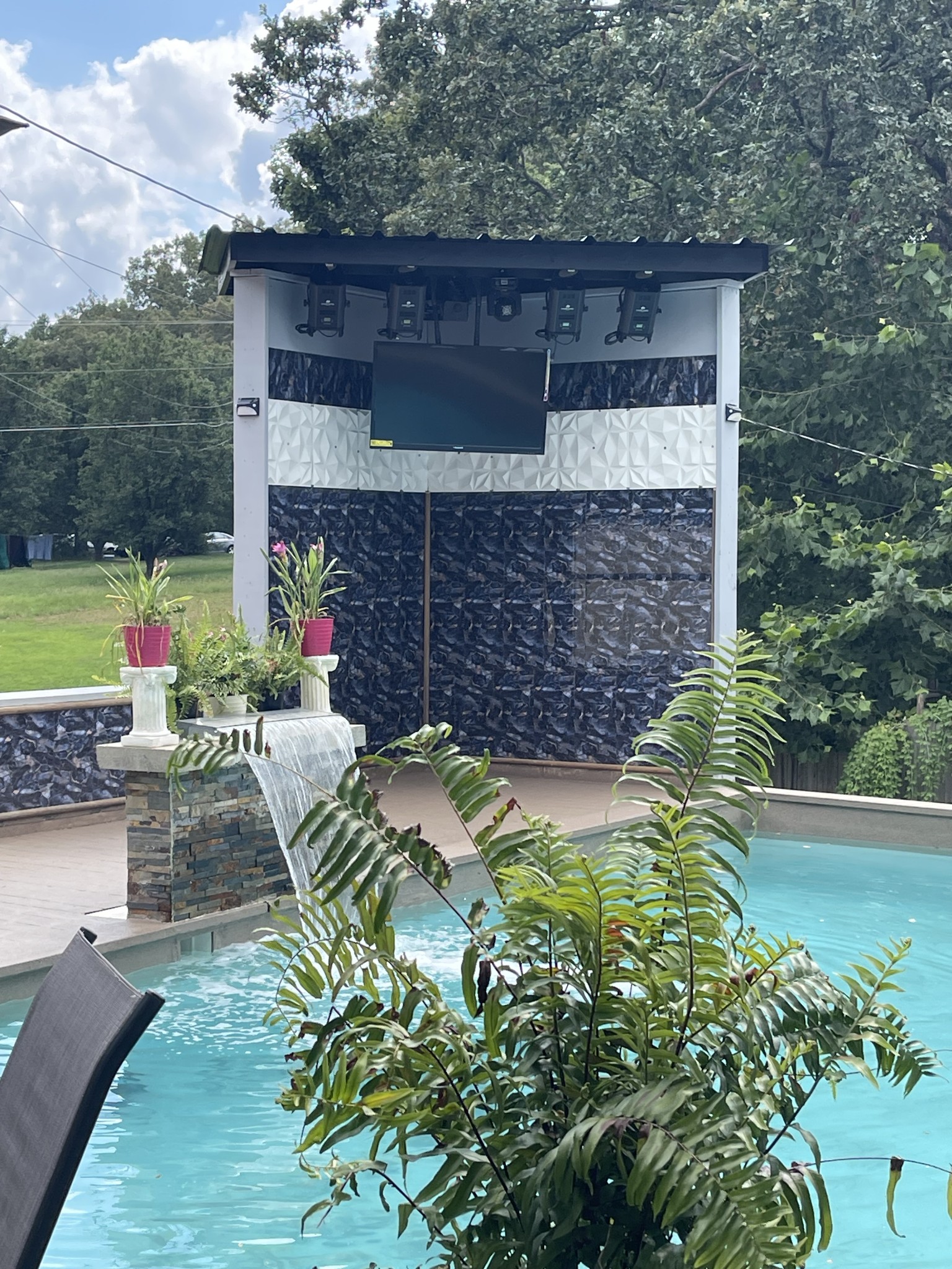 1150 Lafayette Road Clarksville, TN 37042 - Photo 16 of 24 a front view of a house with a yard