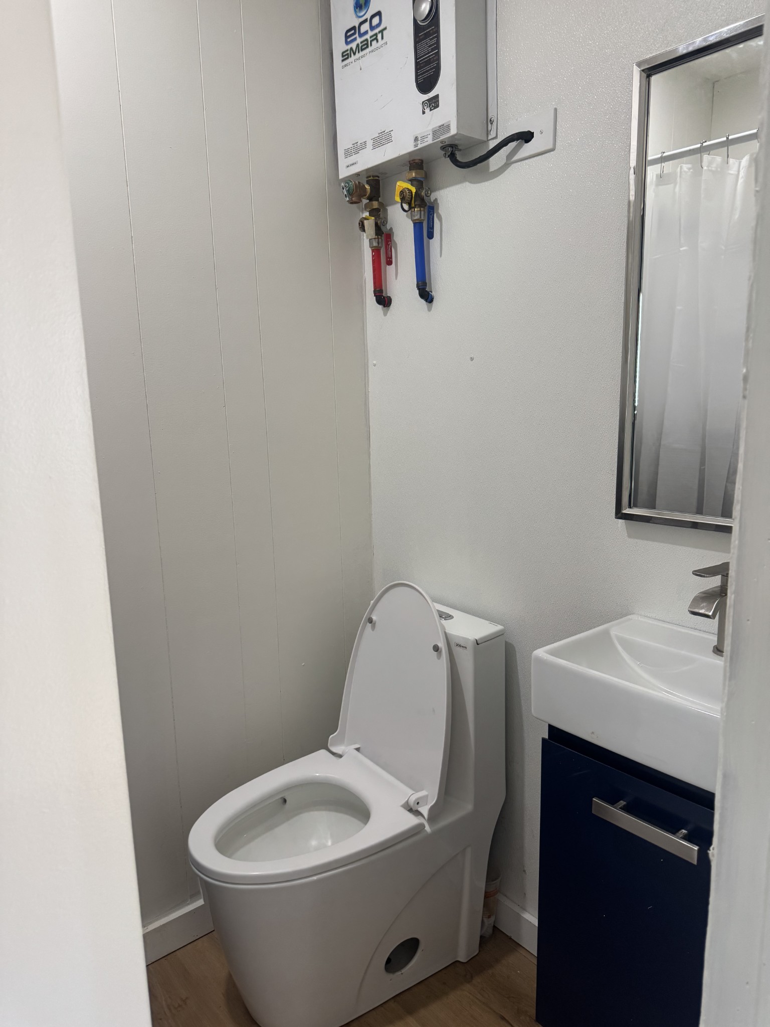 1150 Lafayette Road Clarksville, TN 37042 - Photo 20 of 24 a bathroom with a toilet sink and mirror