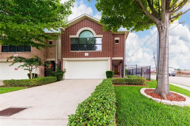 $2,100 | 3027 Buttercup Street, Houston, TX 77063